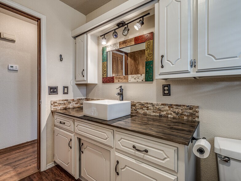 More Photos Of 980916 S Highway 18, Chandler Industrial For Sale