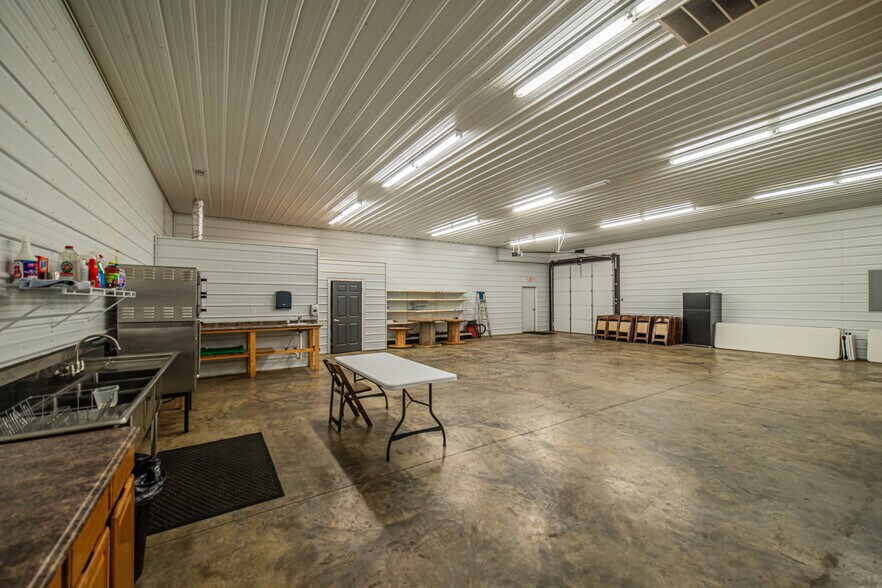 More Photos Of 71 Commerce St, Hickory Supermarket For Sale
