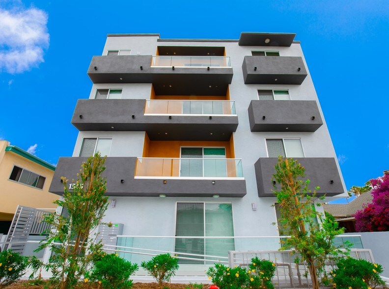 More Photos Of 1545 S Fairfax Ave, Los Angeles Apartments For Sale