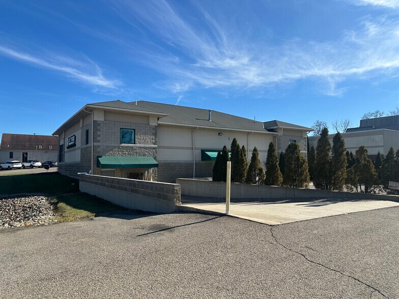 More Photos Of 702 Wabash Ave, Zanesville Flex For Lease