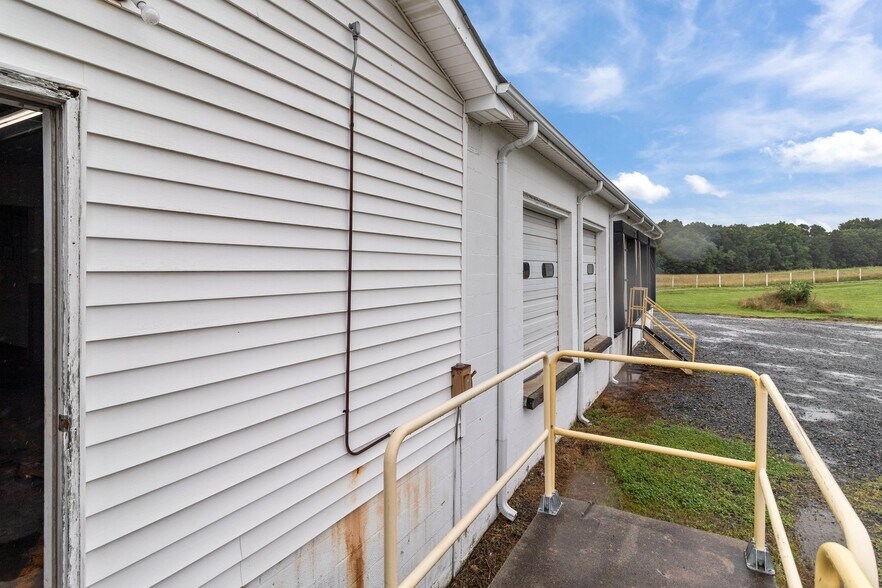 More Photos Of 704 N Central Ave, Locust Warehouse For Lease