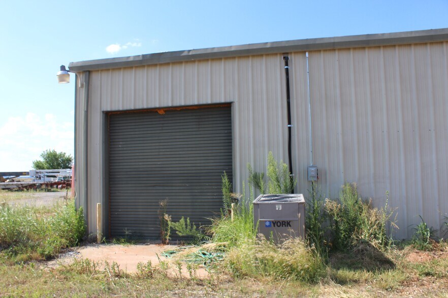 More Photos Of 507 48th St, Woodward Warehouse For Sale