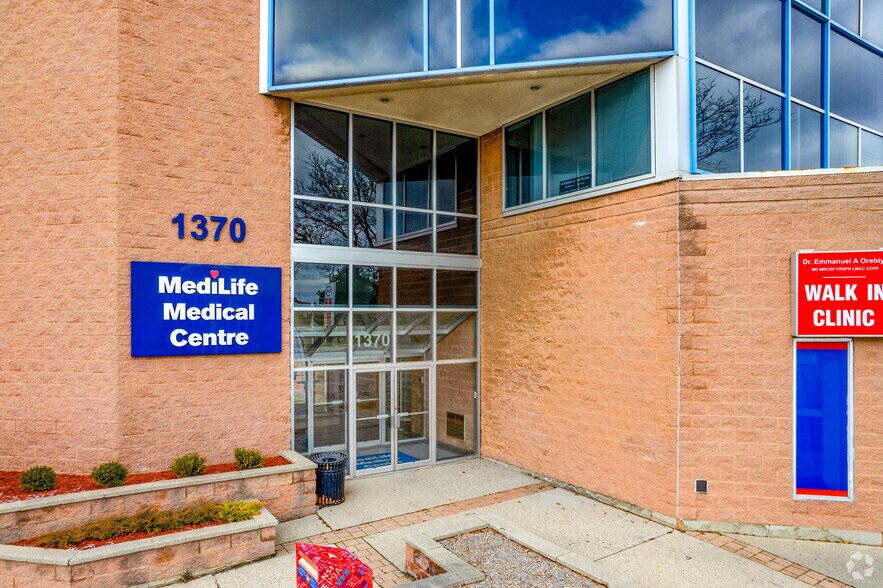 More Photos Of 1370 Dundas St E, Mississauga Medical For Lease