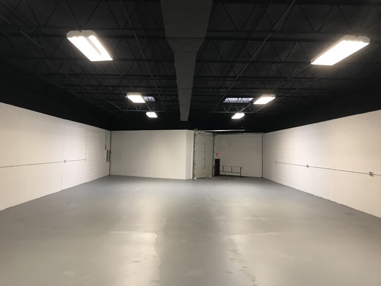 More Photos Of 4100-4128 N Nashville Ave, Chicago Light Manufacturing For Lease