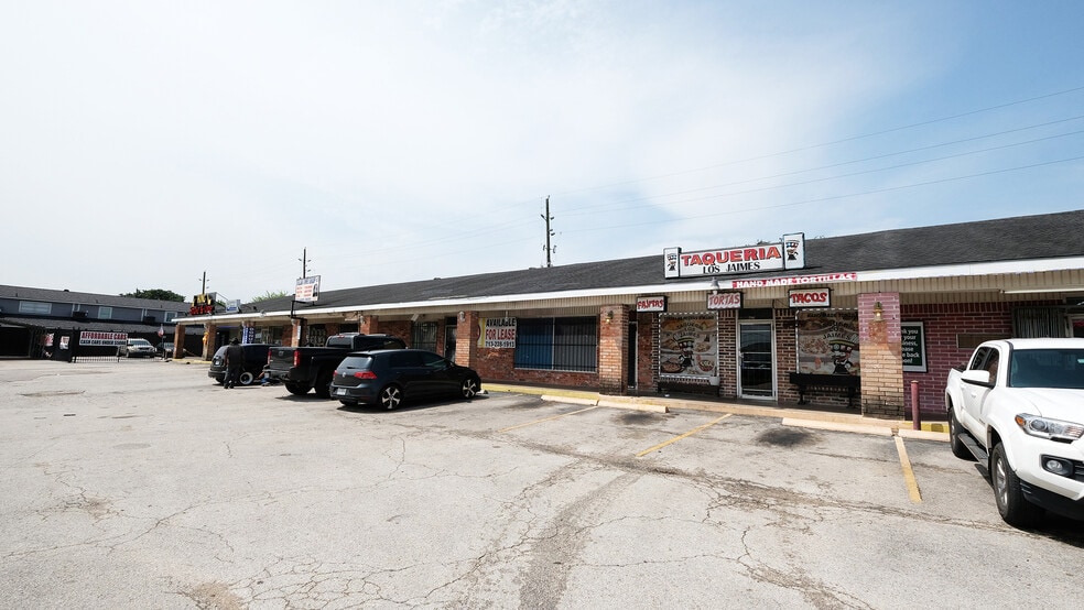 More Photos Of 6615-6627 Brittmoore Rd, Houston Storefront For Lease