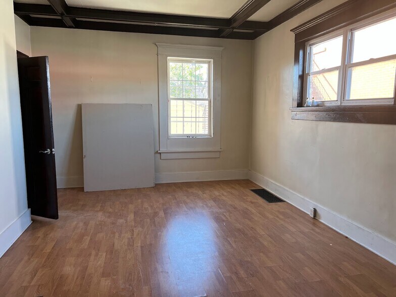 More Photos Of 1511 S High St, Columbus Storefront Retail Residential For Lease