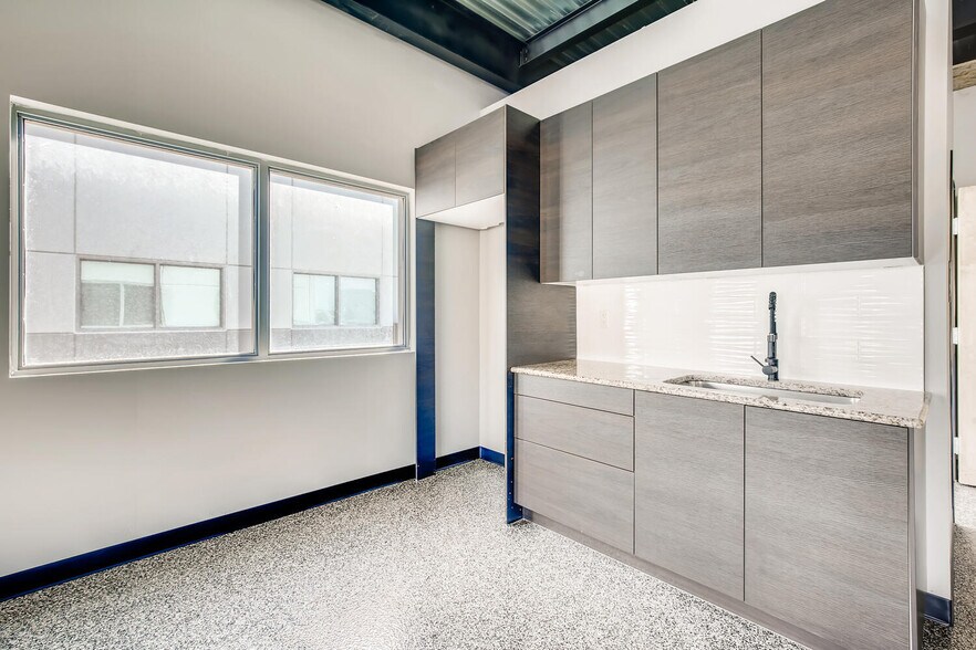 More Photos Of 7637 Fm 3009, Schertz Light Distribution For Sale