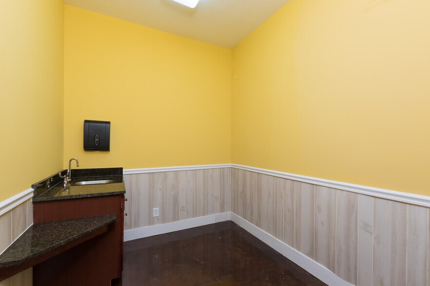 More Photos Of 100 S Greentree Ln, Foley Medical For Sale