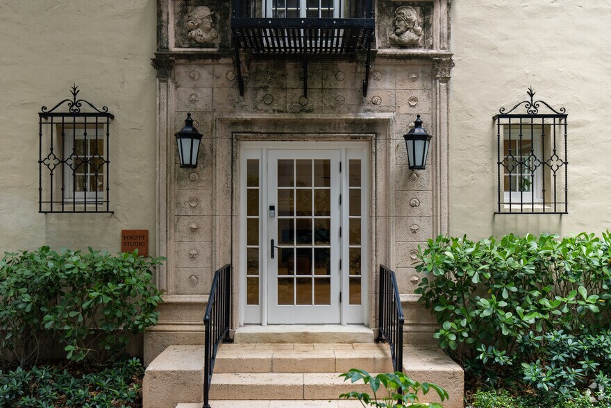 More Photos Of 800 S Douglas Rd, Coral Gables Unknown For Lease