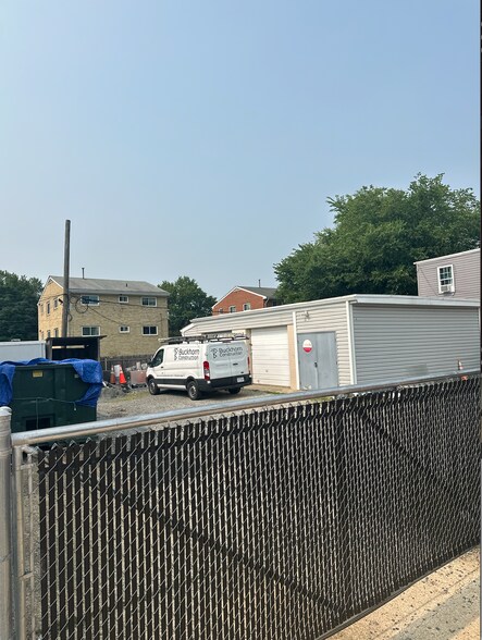 More Photos Of 1611 S Walter Reed Dr, Arlington General Retail For Lease