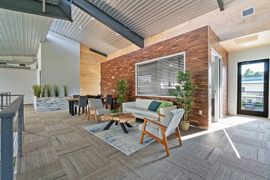 More Photos Of 1330 Rayford Park Rd, Spring Loft Creative Space For Lease