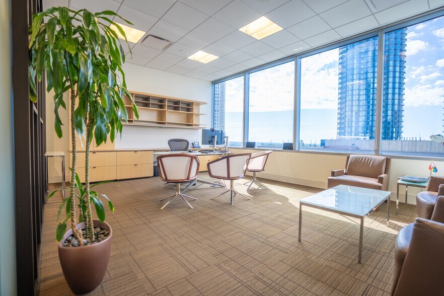 More Photos Of 2000 Avenue of the Stars, Los Angeles Office For Sale