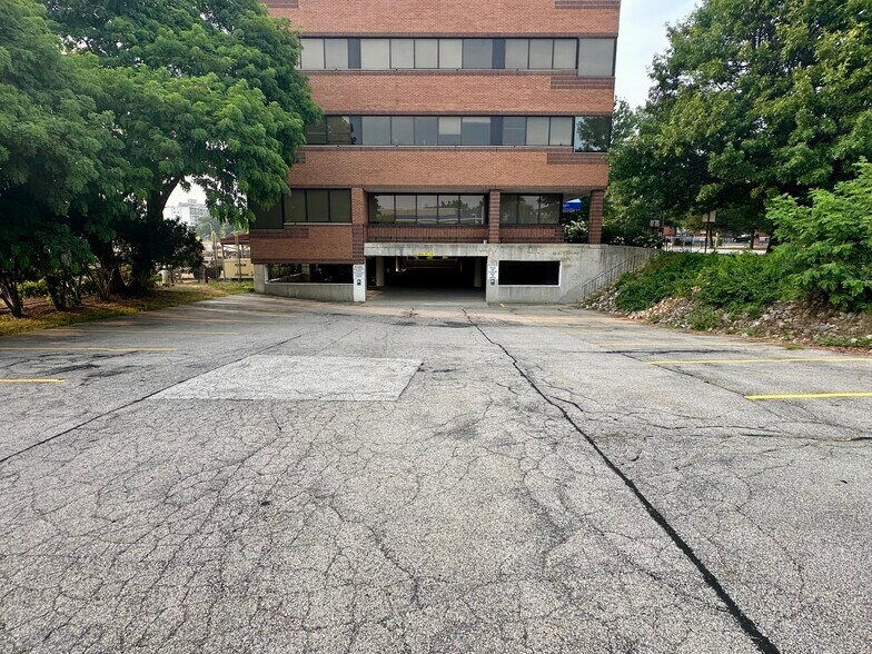 More Photos Of 1650 Elm St, Manchester Medical For Sale