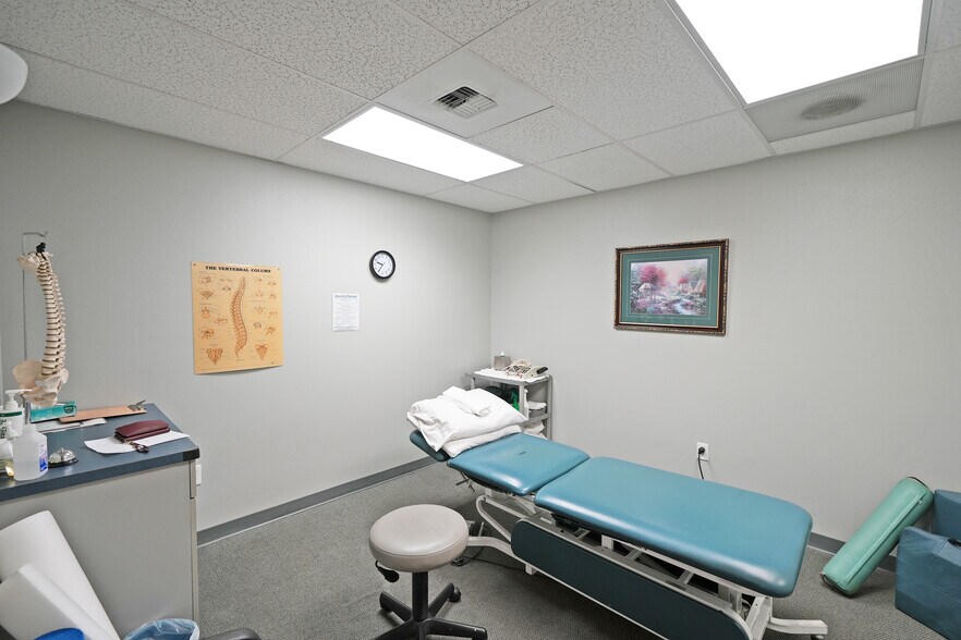 More Photos Of 1608 S 24th Ave, Yakima Movie Radio TVStudio For Sale