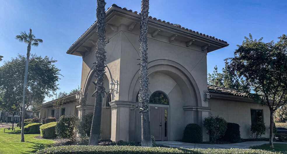 More Photos Of 760 N I St, Madera Office For Lease