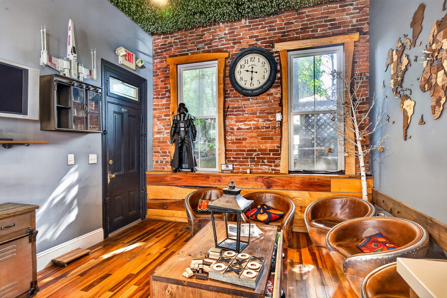 More Photos Of 27 S Main St, Phoenixville Storefront Retail Residential For Lease