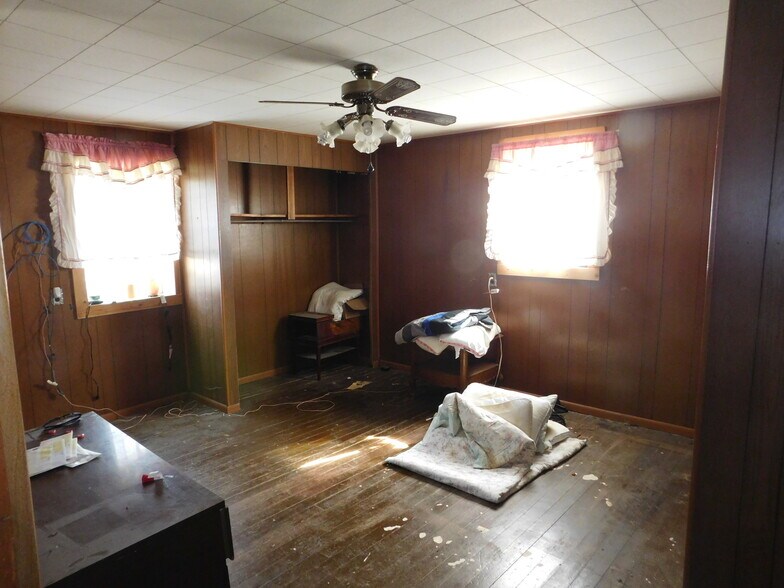 More Photos Of 260 Main St, Wilson Bar For Sale