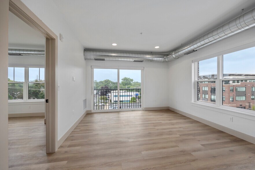 More Photos Of 27 S Squirrel Rd, Auburn Hills Coworking Space