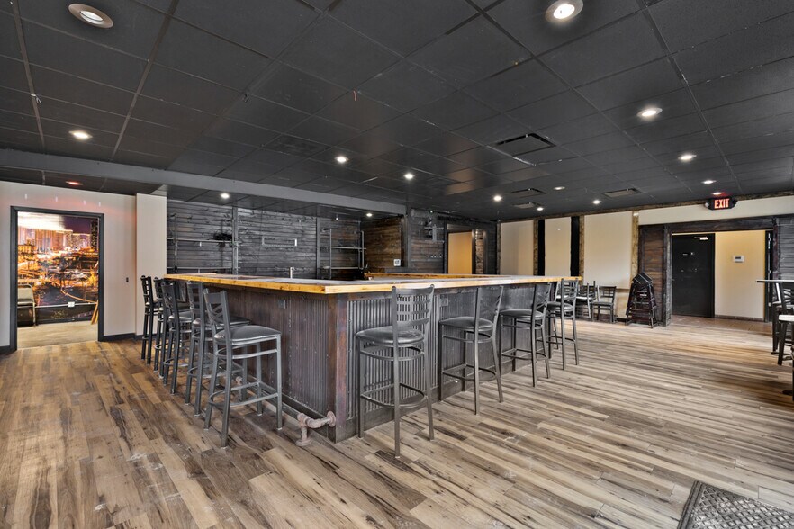 More Photos Of 700 Northwest Hwy, Fox River Grove General Retail For Sale