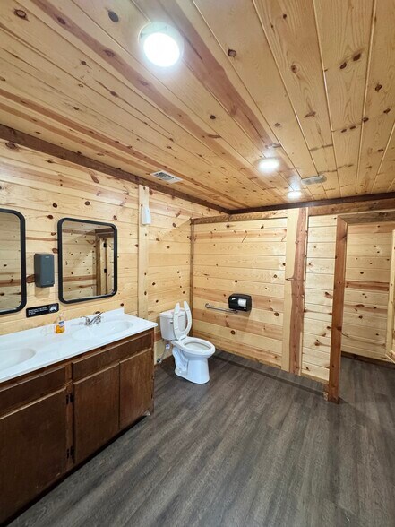 More Photos Of 500 SE Lincoln Rd, Idabel Hotel For Sale