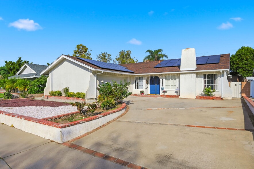 Primary Photo Of 27828 Parkvale Dr, Santa Clarita Healthcare For Sale
