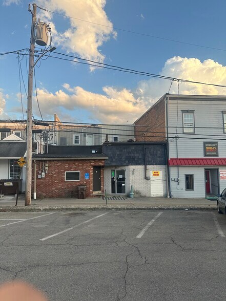 More Photos Of 186 Main St, Greenville Storefront Retail Office For Lease