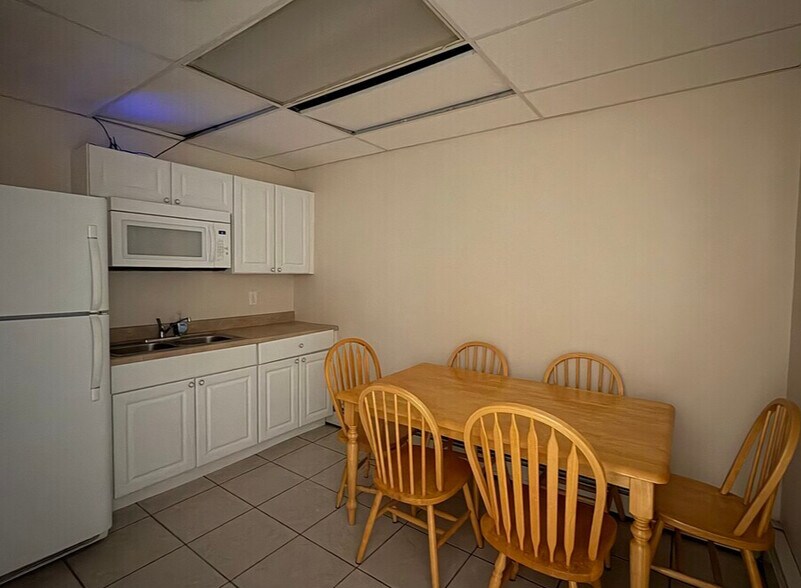 More Photos Of 108 W Montgomery Ave, North Wales Warehouse For Lease