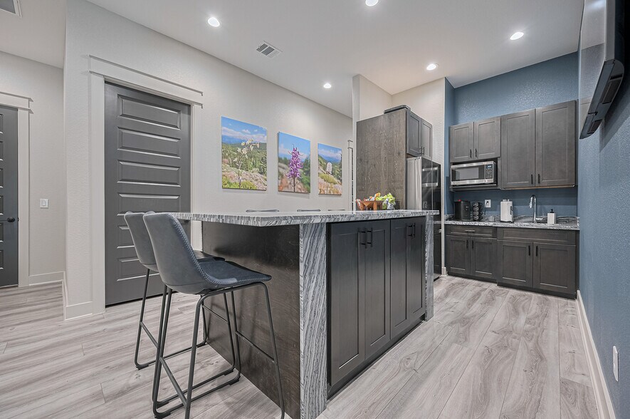 More Photos Of 640 S Peek Rd, Katy Loft Creative Space For Sale