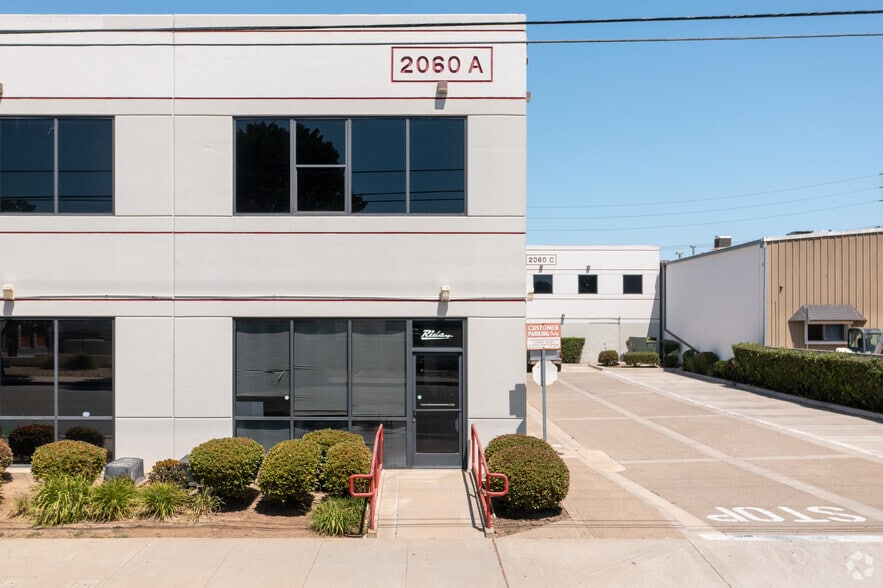 More Photos Of 2060-2060A Placentia Ave, Costa Mesa Flex For Lease