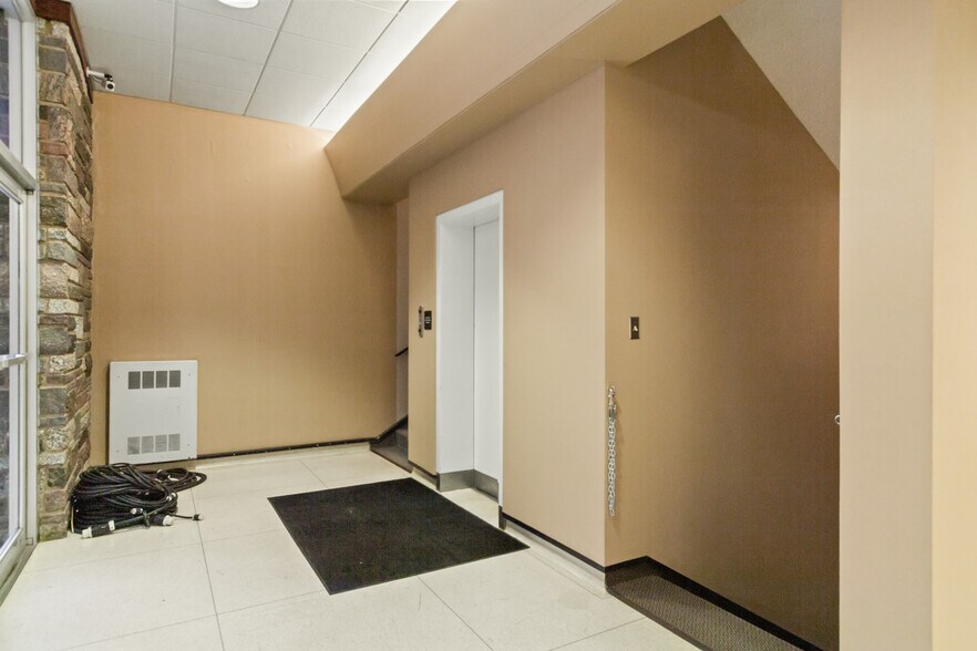 More Photos Of 17 1st Ave SW, Minot Bank For Sale