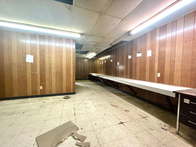 More Photos Of 1709 E 7th St, Atlantic Storefront Retail Office For Sale