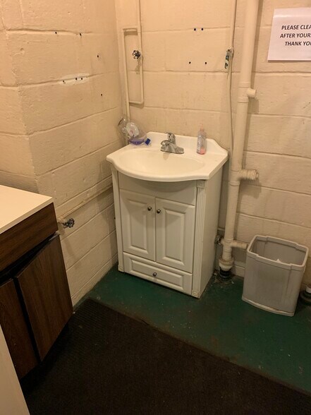 More Photos Of 33 Kenton Lands Rd, Erlanger Warehouse For Lease