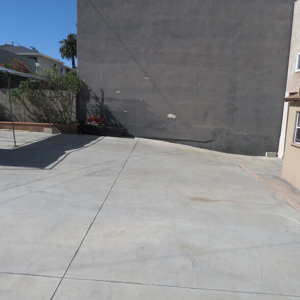 More Photos Of 1427-1431 S Pacific Ave, San Pedro Storefront Retail Office For Sale