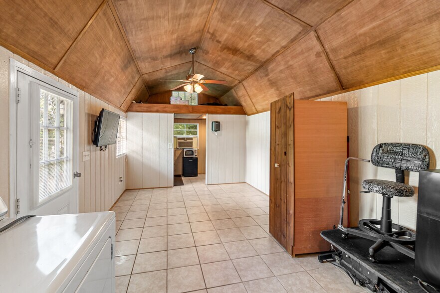 More Photos Of 7103 Mobile Hwy, Pensacola Freestanding For Sale