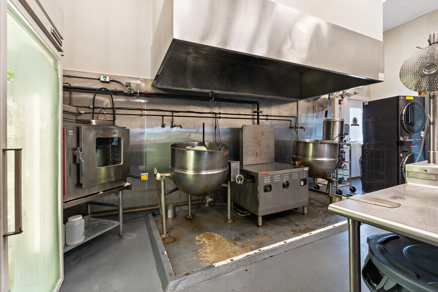 More Photos Of 499 State Rd, Plymouth Restaurant For Sale