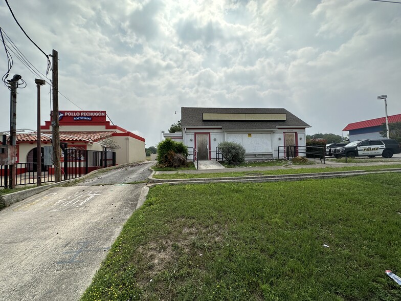 More Photos Of 11430 Perrin Beitel Rd, San Antonio Freestanding For Lease