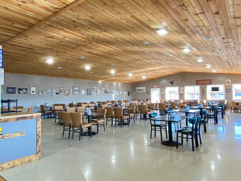 More Photos Of 5 Jo Jo St, Hardy Restaurant For Sale