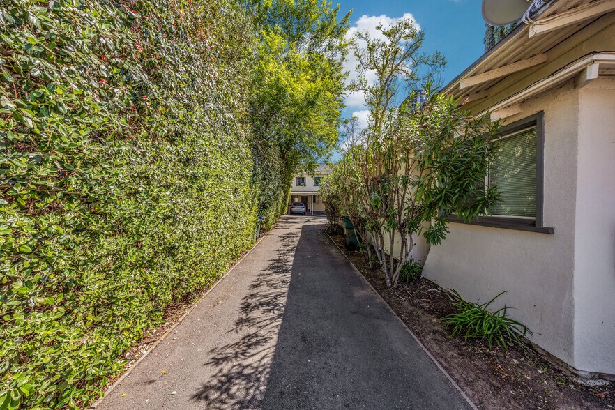 More Photos Of 1562 N Lake Ave, Pasadena Apartments For Sale