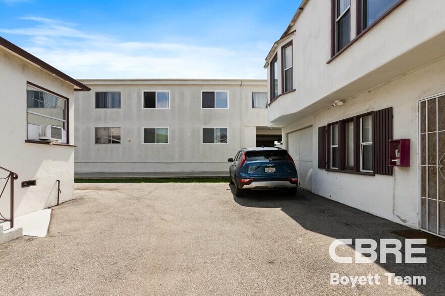 More Photos Of 2302 32nd St, Santa Monica Apartments For Sale