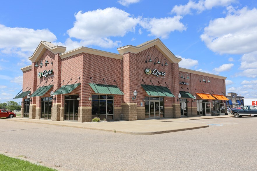 More Photos Of 3012-3066 Village Park Dr, Plover Freestanding For Lease