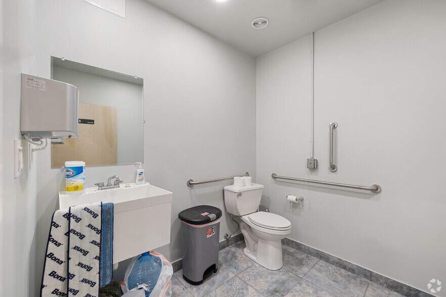 More Photos Of 252-262 Depot Rd, Milford Light Distribution For Lease