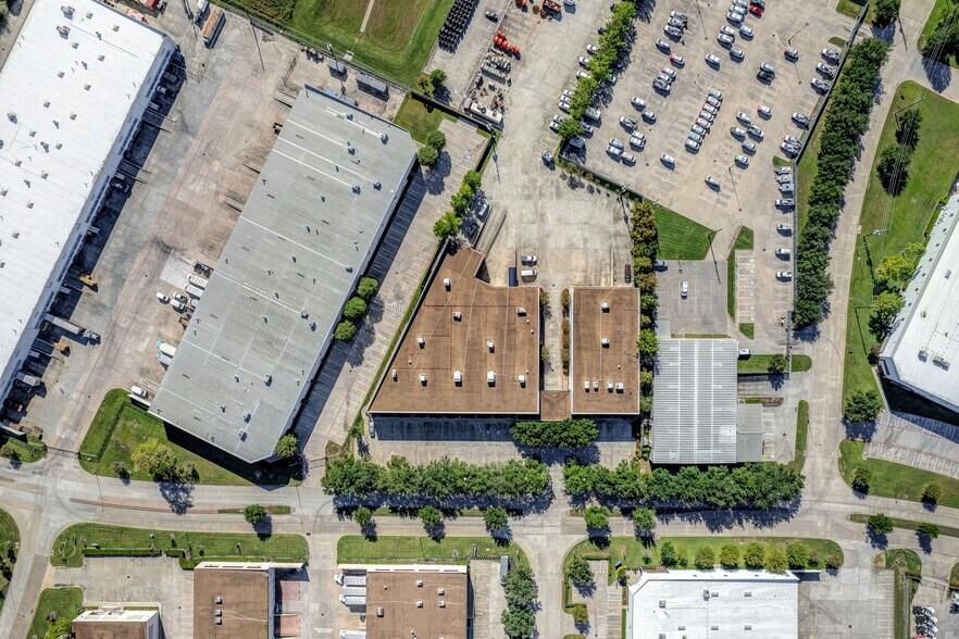 More Photos Of 16503 Air Center Blvd, Houston Warehouse For Lease