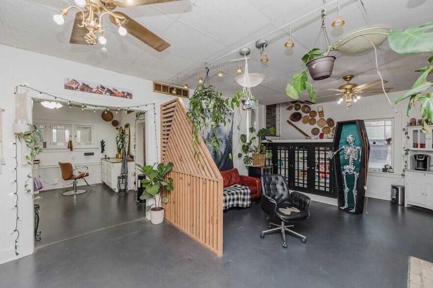 More Photos Of 2808 E Douglas Ave, Wichita Storefront Retail Office For Sale