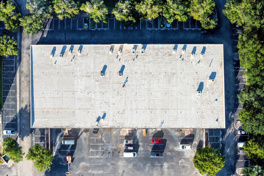 More Photos Of 7507 Kingspointe Pkwy, Orlando Unknown For Lease