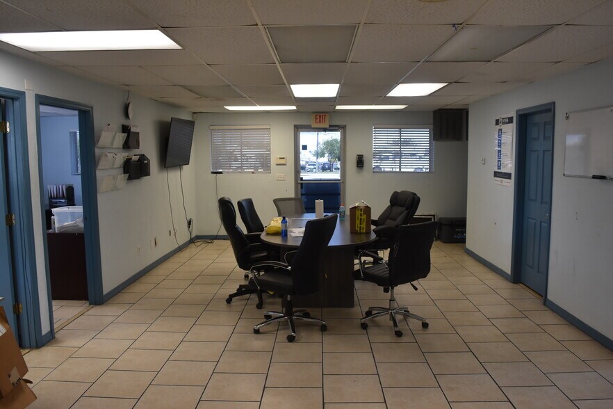 More Photos Of 11150 49th St N, Clearwater Truck Terminal For Lease