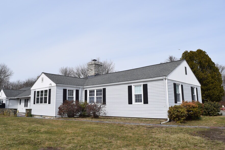 More Photos Of 475 Cedar Ave, Swansea Flex For Sale