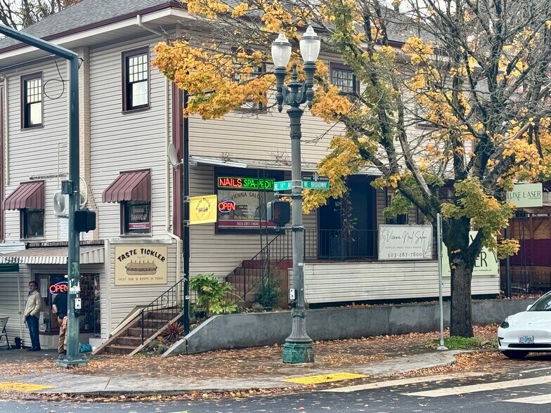 Primary Photo Of 1405 NE Broadway St, Portland Storefront Retail Office For Lease
