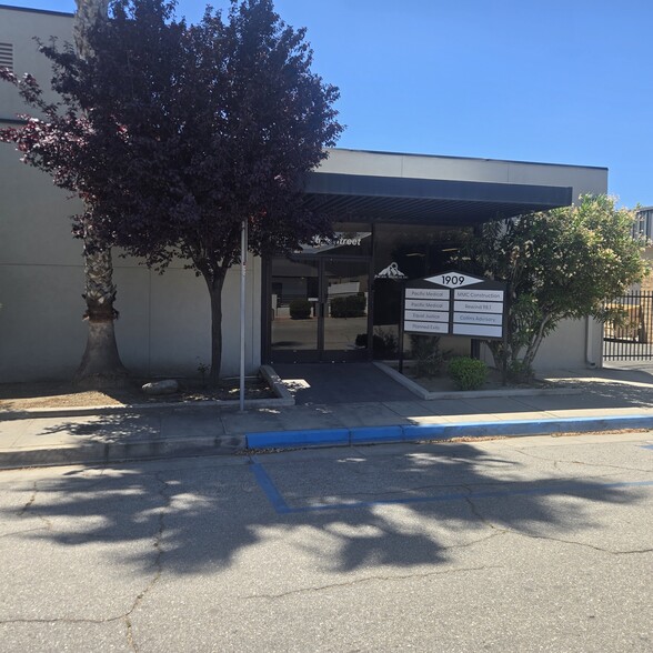 More Photos Of 1909 16th St, Bakersfield Office For Lease