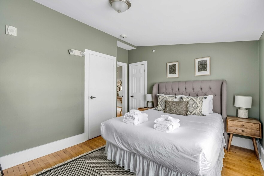 More Photos Of 140 Spring St, Charleston Hospitality For Sale