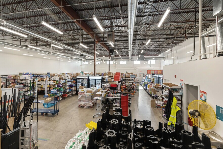 More Photos Of 1401 Erie Blvd, Syracuse Showroom For Sale